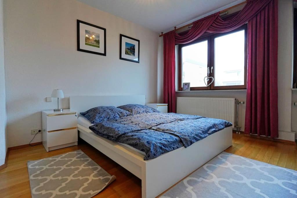 Grosse, Helle Wohnung Fuer Bis Zu 6 Personen Weinheim Eksteriør bilde